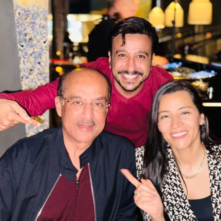 المخرجة بتول عرفة والفنان محمد المشعل والمنتج فهد الزاهد- الصورة من الشركة المنتجة