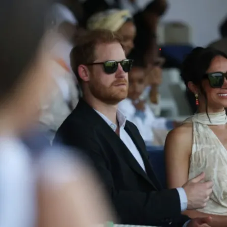 الأمير هاري وميغان في نادي إيكويي للبولو في لاغوس (Prince Harry and Meghan at the Ikoyi Polo Club in Lagos). مصدر الصورة: Kola Sulaimon / AFP