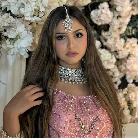 حلا الترك-  الصورة من حسابها   على الانستغرام