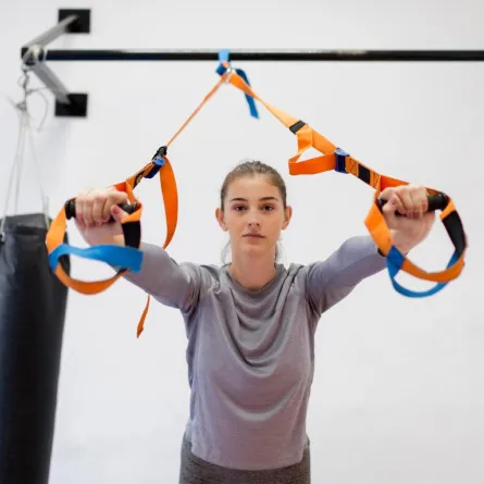 من المهم الحفاظ على قوة العضلة شبه المنحرفة Image by freepik