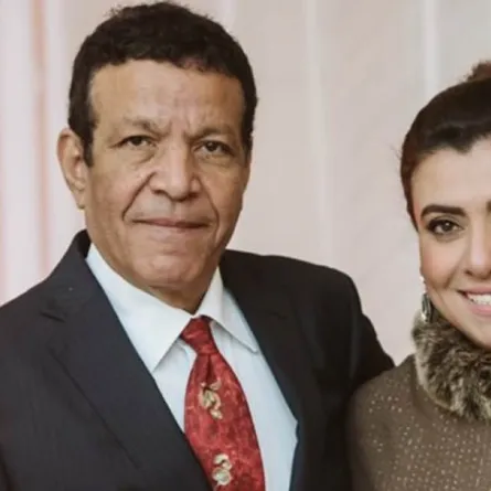 نشوى مصطفى برفقة زوجها الراحل- الصورة من حسابها الرسمي على فيسبوك