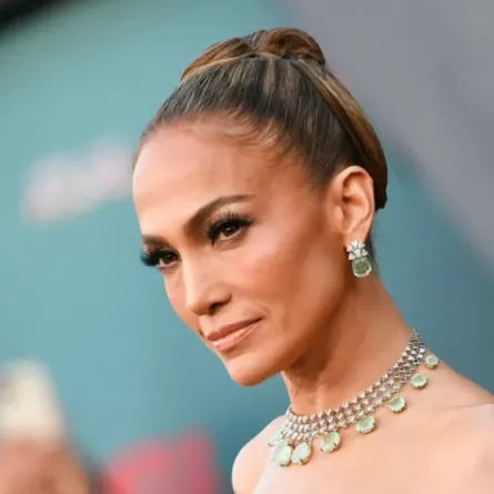 جينيفر لوبيز في المسرح المصري في هوليوود كاليفورنيا (Jennifer Lopez at the Egyptian Theatre in Hollywood, California Valerie Macon / AFP)