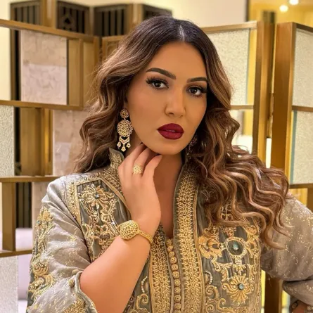 أسماء لمنور - الصورة من حسابها على انستغرام