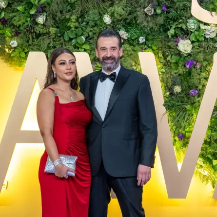 كريم عبد العزيز وزوجته -مصدر الصورة المركز الإعلامي لمجموعة MBC