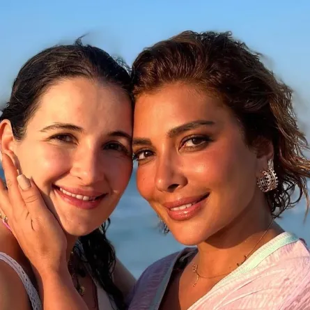 شام الذهبي ووالدتها أصالة - الصورة من حساب شام الذهبي على انستغرام