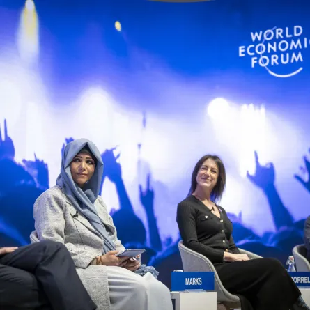 الشيخة لطيفة بنت محمد خلال مشاركتها بالجلسة. الصورة من wam