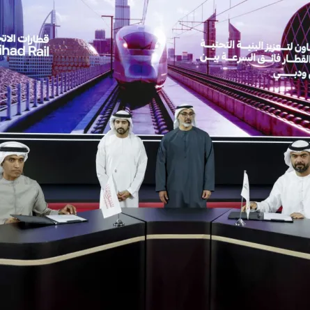 الشيخ خالد بن محمد بن زايد آل نهيان، والشيخ حمدان بن محمد بن راشد آل مكتوم، وسيف سعيد غباش، وعبدالله محمد البسطي