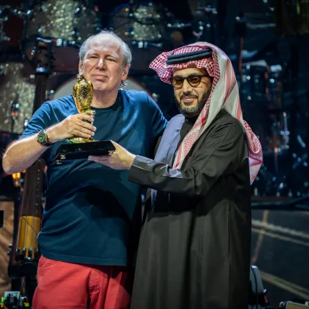 تكريم خاص من المستشار تركي آل الشيخ للموسيقار العالمي هانز زيمر -الصورة من هيئة الترفيه السعودية