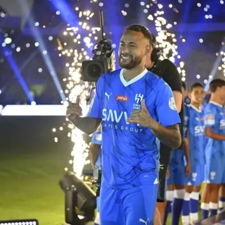 نيمار بقميص الهلال 