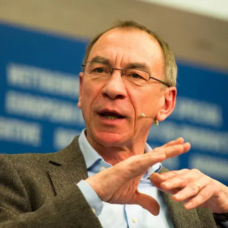 راينر روثر Rainer Rother- الصورة من المركز الصحفي لـ مهرجان برلين السينمائي