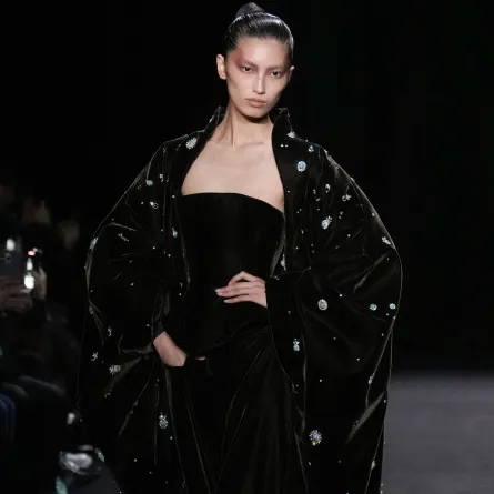 تصاميم آشي ستوديو للأزياء الراقية ربيع وصيف 2025- مصدر الصورة Launchmetrics/Spotlight ©