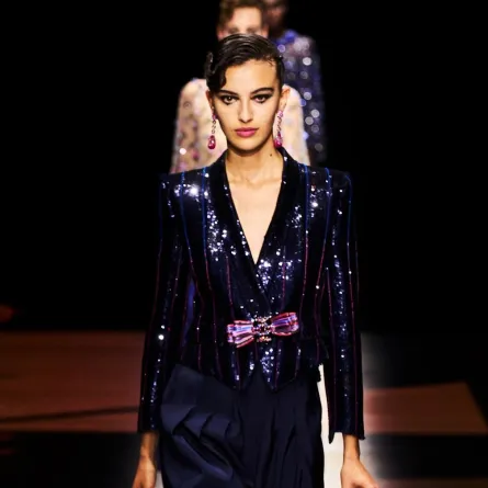 العارضة العالمية أميرة الزهير في عرض أرماني بريفيه -  الصورة من Launchmetrics/Spotlight ©