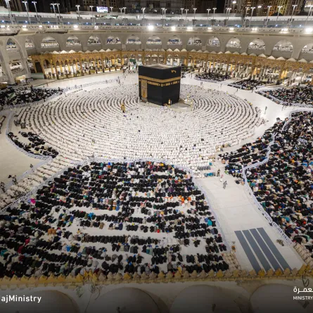 آلية حجز التصريح وضوابط شحن ماء زمزم عند أداء نسك العمرة - الصورة من حساب وزارة الحج والعمرة على إكس