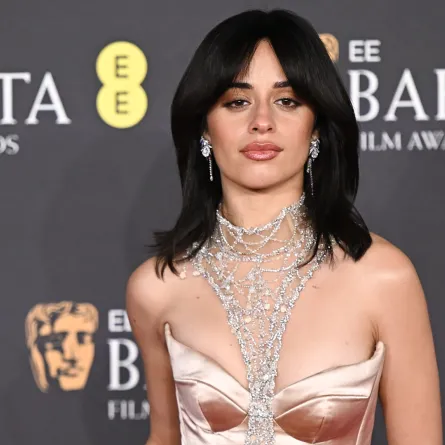 كاميليا كابيلو بمجوهرات ألماس فاخرة في البافتا 2025 (مصدر الصورة: tephane Cardinale - Corbis/Corbis via Getty Images)