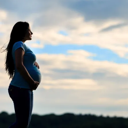 صورة لسيدة في حالة مخاص