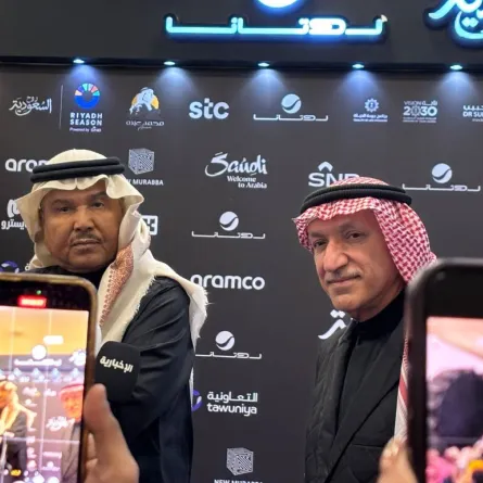 الفنان محمد عبده مع سالم الهندي المدير التنفيذي لشركة روتانا- الصورة خاصة بسيدتي تصوير زكية البلوشي