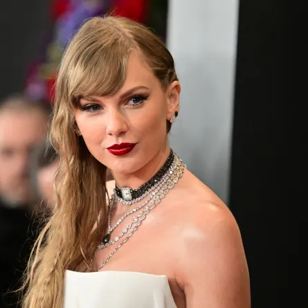 تايلور سويفت Taylor Swift في حفل توزيع جوائز غرامي 2024 (مصدر الصورة: Robyn BECK / AFP)