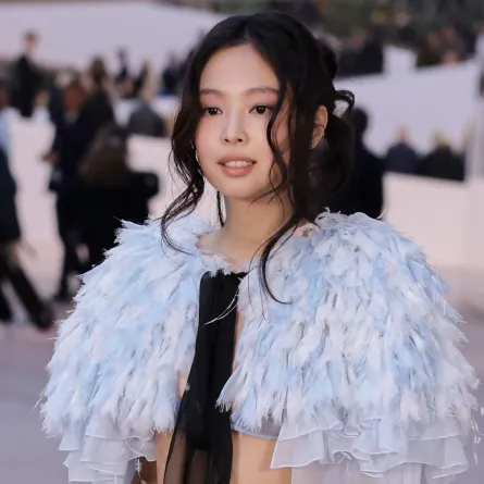 جيني كيم Jennie Kim- مصدر الصورة: (Photo by Thibaud MORITZ / AFP)