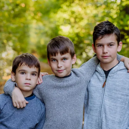 صورة 3 أطفال