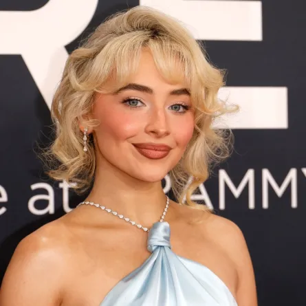 سابرينا كاربنتر في حفل توزيع جوائز غرامي 2025  (Sabrina Carpenter at the 2025 Grammy Awards). مصدر الصورة:Frazer Harrison / GETTY IMAGES NORTH AMERICA / Getty Images via AFP