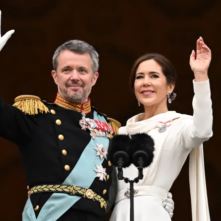 الملكة ماري في حفل تنصيب زوجها الملك فريدريك العاشرة ملكاً على الدنمارك