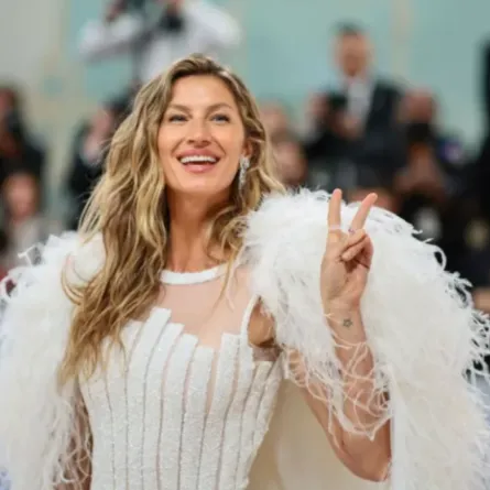 جيزيل بوندشين تحضر احتفال Met Gala لعام 2023 (Gisele Bündchen attends The 2023 Met Gala Celebrating)- مصدر الصورة: Photo by Dimitrios Kambouris / GETTY IMAGES NORTH AMERICA / Getty Images via AFP