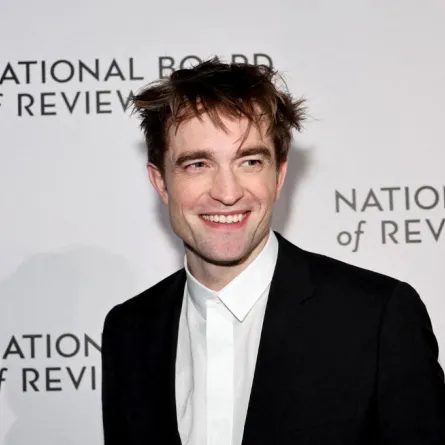 روبرت باتينسون في حفل توزيع جوائز المجلس الوطني للمراجعة السنوي ( Robert Pattinson at the National Board of Review Annual Awards). مصدر الصورة: Jamie McCarthy / GETTY IMAGES NORTH AMERICA / Getty Images via AFP