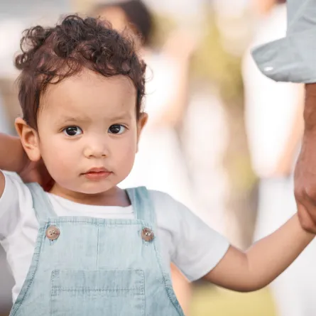 صورة طفل متردد الشخصية