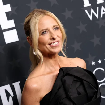 سارة ميشيل غيلار في حفل توزيع جوائز اختيار النقاد ( Sarah Michelle Gellar attends the 30th Annual Critics Choice Awards ). مصدر الصورة: Michael Tran / AFP