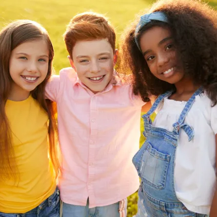 صورة عن صداقة الأطفال