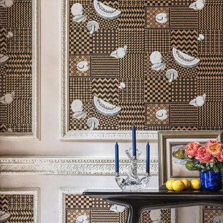 ورق جدران مميز بنقوشه