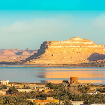 منظر خلاب لشروق الشمس فوق واحة سيوة