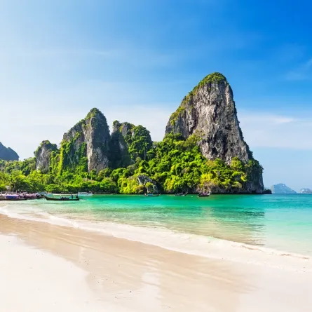 لقطة لأحد شواطئ تايلاند الخلابة