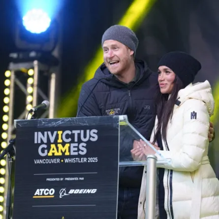 الأمير هاري وميغان في دورة ألعاب إنفيكتوس فانكوفر ويسلر 2025 في ويسلر، كندا (Prince Harry and Meghan at the Invictus Games Vancouver Whistler 2025 in Whistler, Canada). مصدر الصورة: Jeff Vinnick/Getty Images for Invictus Games Vancouver Whistler 2025/AFP