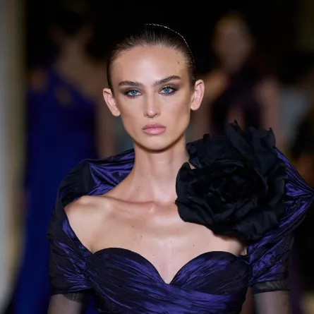 مكياج لفستان نيلي