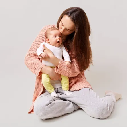 صورة لأم مع رضيعها