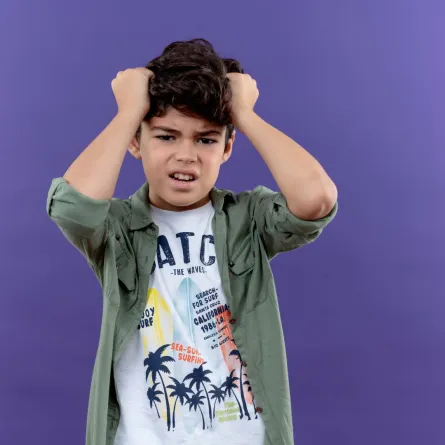 صورة لطفل لديه صفات سيئة