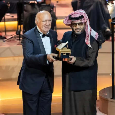 عمر خيرت والمستشار تركي ال الشيخ- الصورة من المركز الاعلامي لشركة بنش مارك