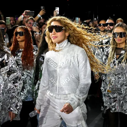 شاكيرا  في جولتها الفنية- الصورة من العلاقات العامة للدار