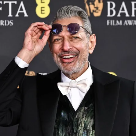 جيف غولد بلوم في حفل توزيع جوائز الأكاديمية البريطانية للأفلام (بافتا) في قاعة المهرجانات الملكية، مركز ساوث بانك، في لندن (Jeff Goldblum at the BAFTA British Academy Film Awards at the Royal Festival Hall, Southbank Centre, in London). مصدر الصورة: Ben STANSALL / AFP