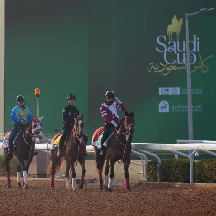 تدريبات بعض المتسابقين قبل البطولة من ميدان الملك عبدالعزيز للفروسية - الصورة من حساب كأس السعودية على إكس