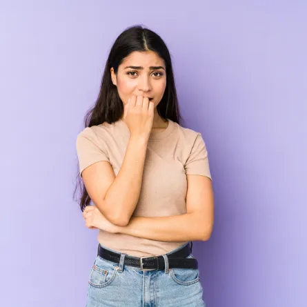 فتاة تعاني من الخوف