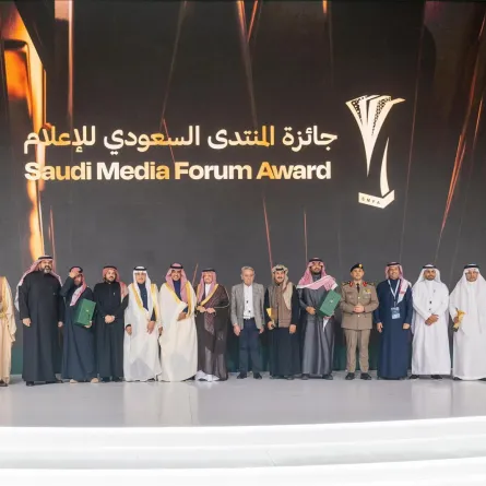 تكريم الفائزين بجائزة المنتدى السعودي للإعلام. الصورة من واس