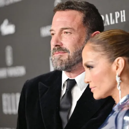 جينيفر لوبيز وبن أفليك Ben Affleck and Jennifer Lopez في Nya Studios في مايو 2023 (مصدر الصورة: Charley Gallay / GETTY IMAGES NORTH AMERICA / Getty Images via AFP)