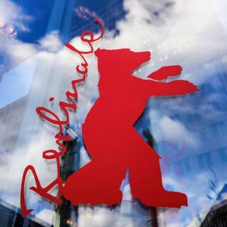 شعار مهرجان برلين السينمائي في برلين (The Berlinale logo in Berlin). مصدر الصورة: John MACDOUGALL / AFP