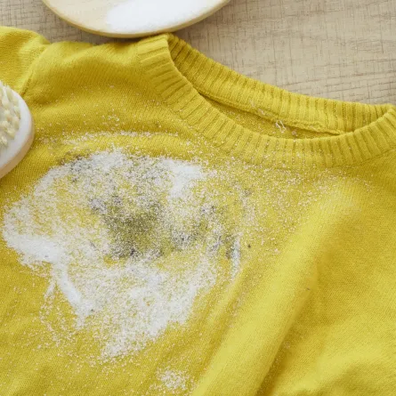 استخدام الملح لإزالة البقع العنيدة عن سطح القماش 