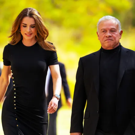 الملك عبد الله والملكة رانيا في العقبة- الصورة من العلاقات العامة لدار  رابان