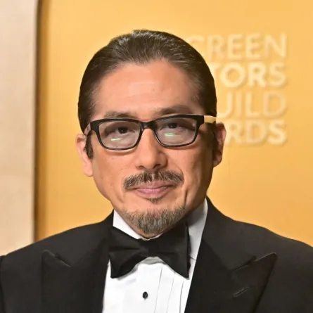 هيرويوكي سانادا في حفل توزيع جوائز نقابة ممثلي الشاشة السنوي الحادي والثلاثين في قاعة شراين في لوس أنجلوس (Hiroyuki Sanada at the 31st Annual Screen Actors Guild awards at the Shrine Auditorium in Los Angeles). مصدر الصورة: Frederic J. Brown / AFP