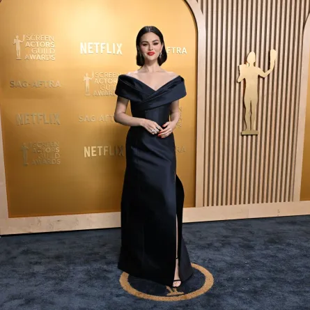 سيلينا غوميز في حفل توزيع جوائز نقابة ممثلي الشاشة السنوي الحادي والثلاثين في قاعة شراين في لوس أنجلوس (Selena Gomez at for the 31st Annual Screen Actors Guild awards at the Shrine Auditorium in Los Angeles). مصدر الصورة: Robyn Beck / AFP