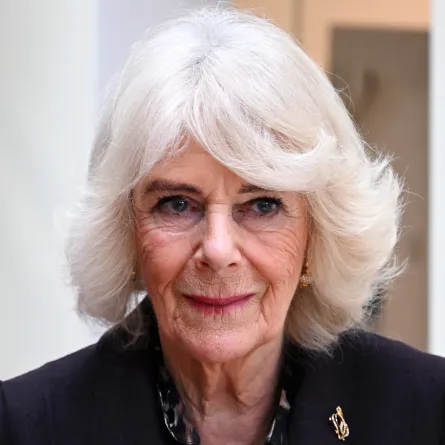 الملكة في زيارة لمركز موارد المرأة الآسيوية في لندن (The Queen visits the Asian Women's Resource Center in London). مصدر الصورة: Stuart C. Wilson / POOL / AFP